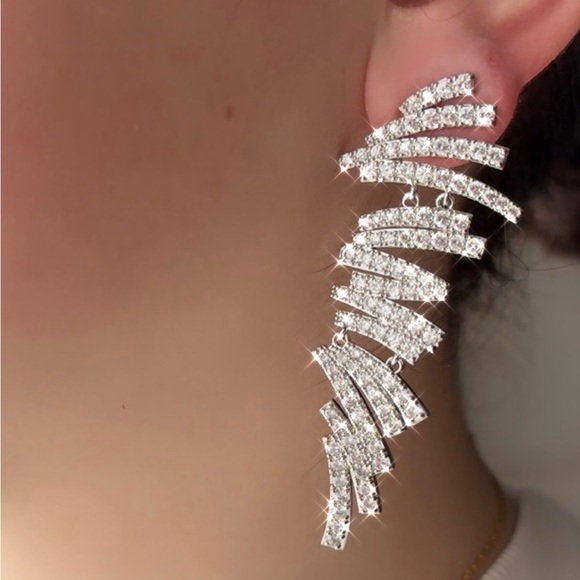 Chandelier Earrings White Gold Plated Made W Swarovski Crystal